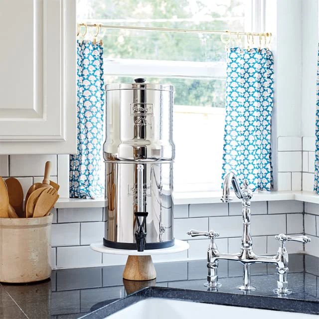Crown Berkey Water Filter System Includes 2 Black Berkey Filters - Image 6